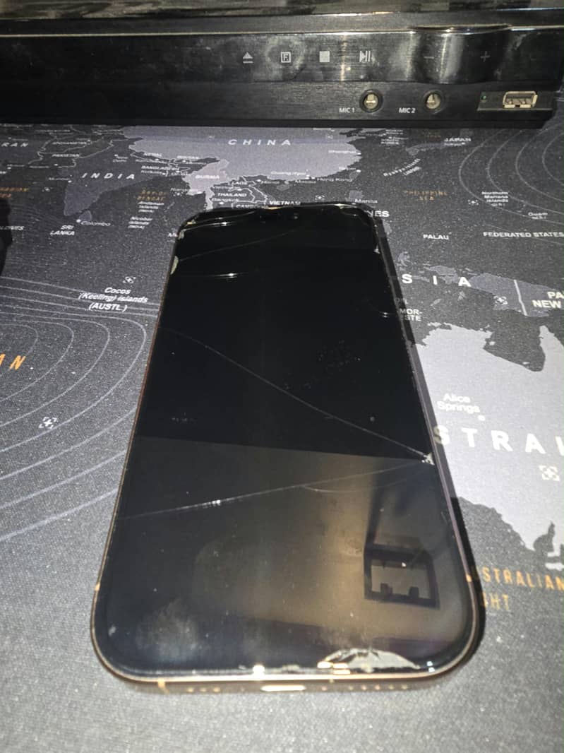 Apple iPhone 16 Pro 2