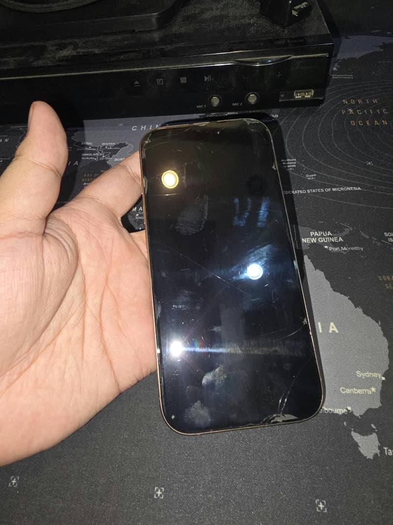 Apple iPhone 16 Pro 3