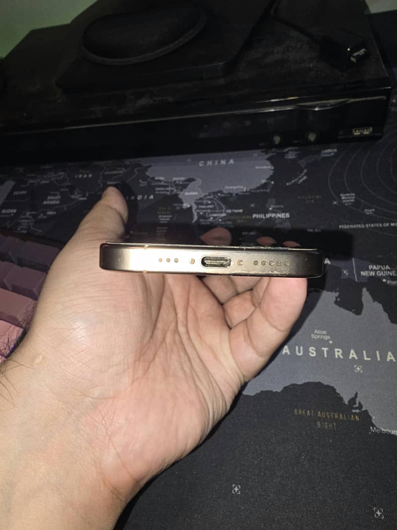 Apple iPhone 16 Pro 4