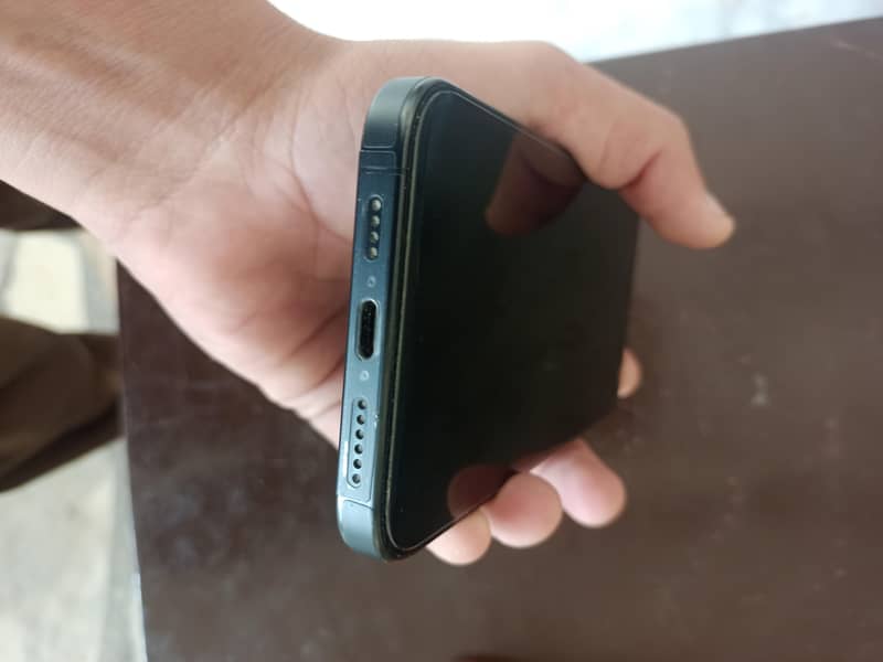 Apple iPhone 15 Pro Max 2