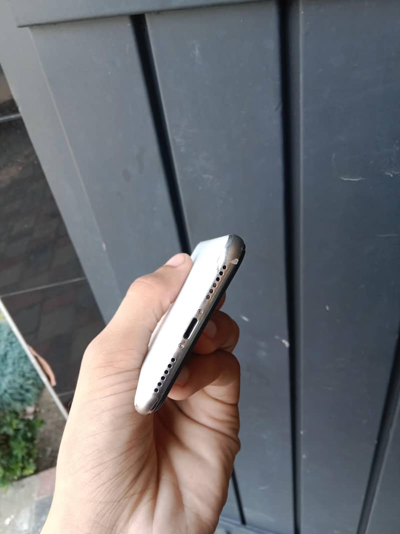 Apple iPhone X 4