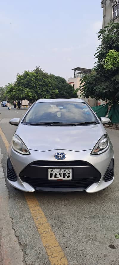 Toyota Aqua Hybrid 2017