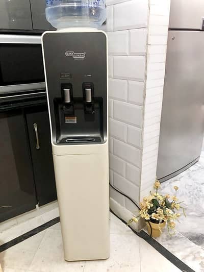 *SUPER GENERAL WATER DISPENSER IN A GREAT CONDITION, LOOKS JUST NEW*