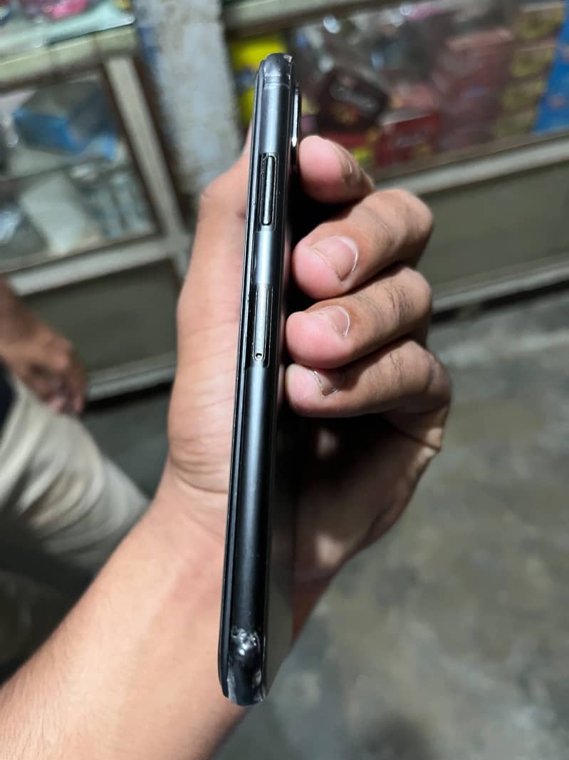 Apple iPhone X 4