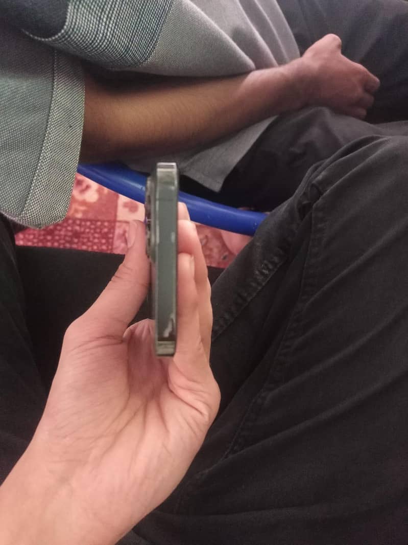 Apple iPhone 13 Pro Max 4