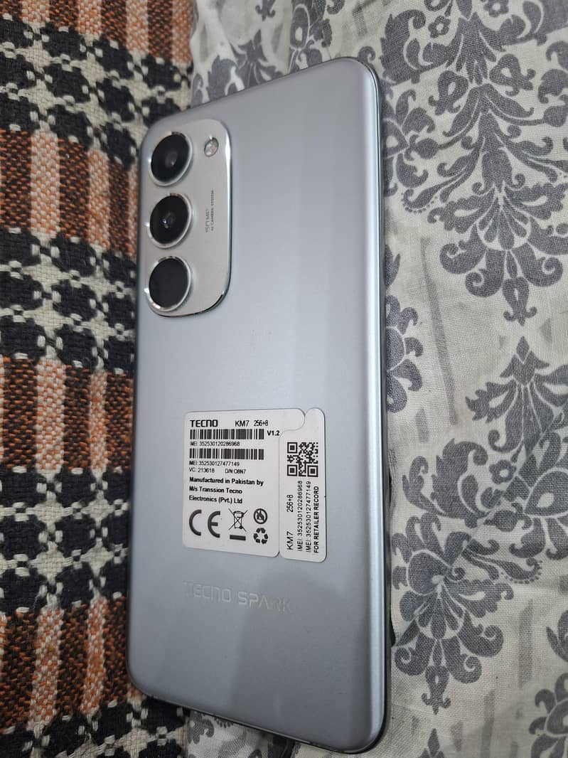 Tecno Spark 40 pro plus 4