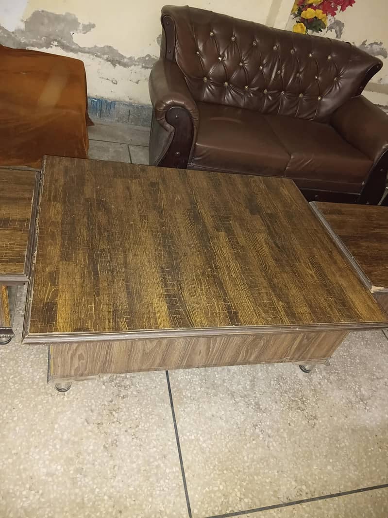 wooden table 0