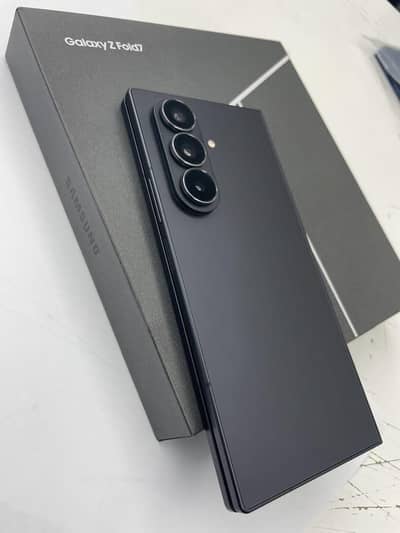 Z Fold 7 12/256 Official PTA 9.5/10 Condition with Box Cable