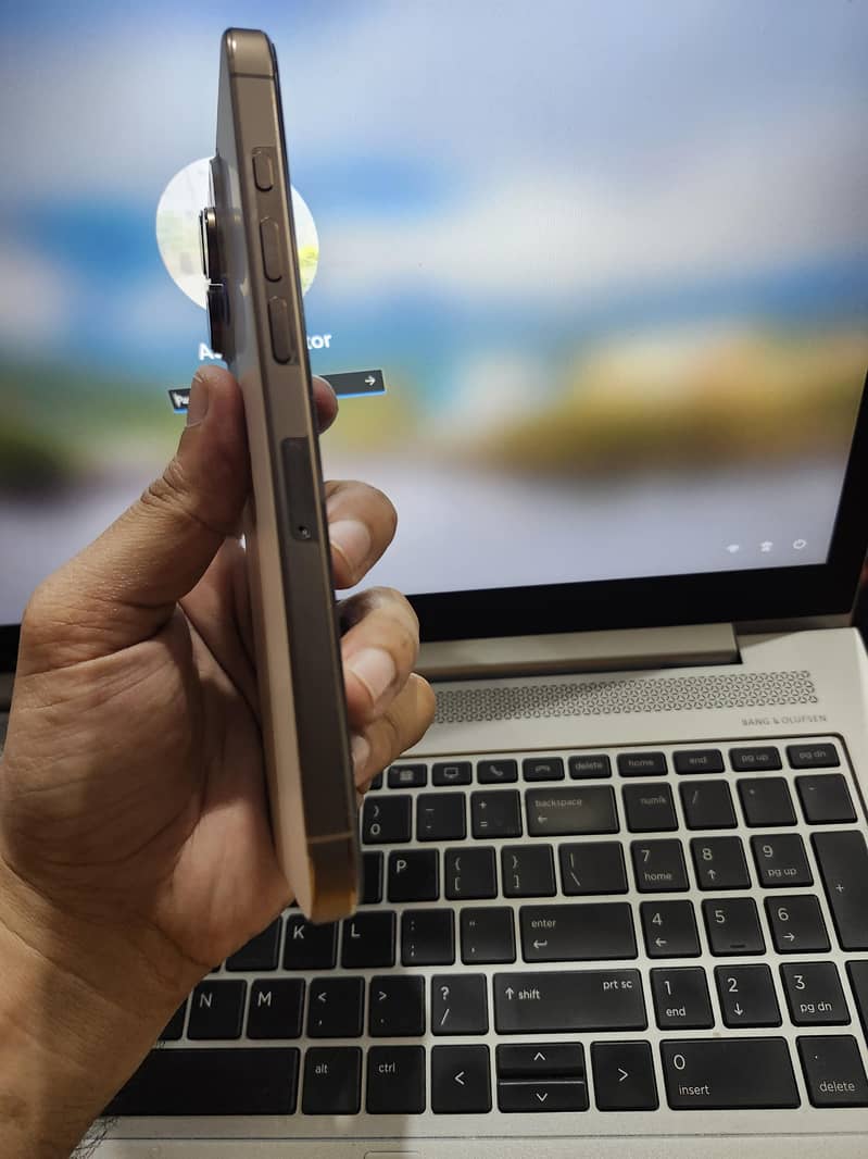 Apple iPhone 16 Pro Max 2