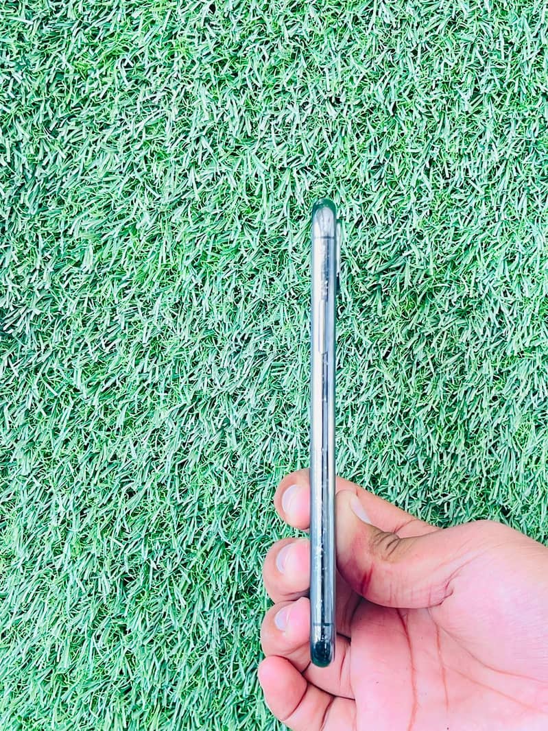Apple iPhone X 4
