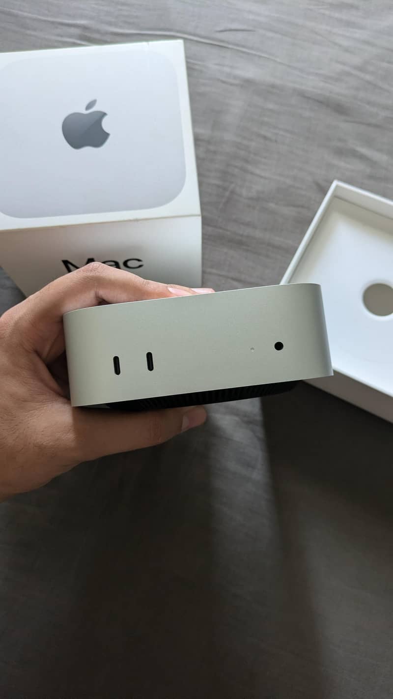 Mac Mini M4 (Scratch less) 1