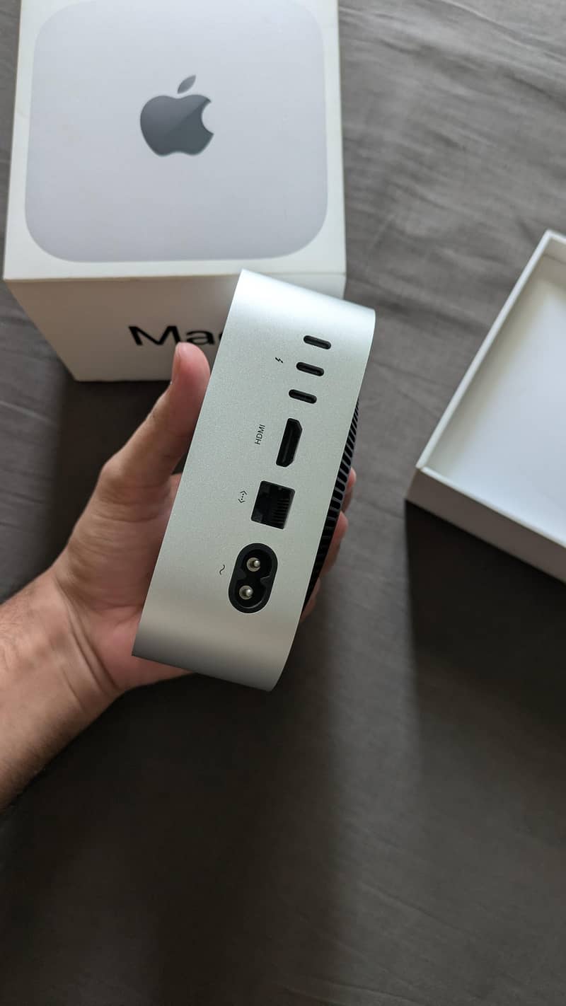 Mac Mini M4 (Scratch less) 2