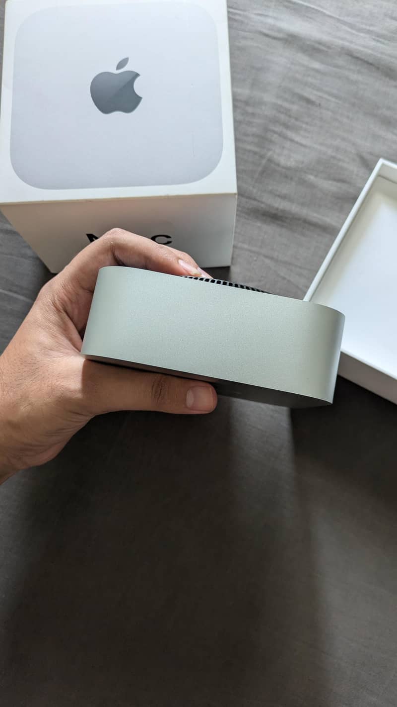 Mac Mini M4 (Scratch less) 3