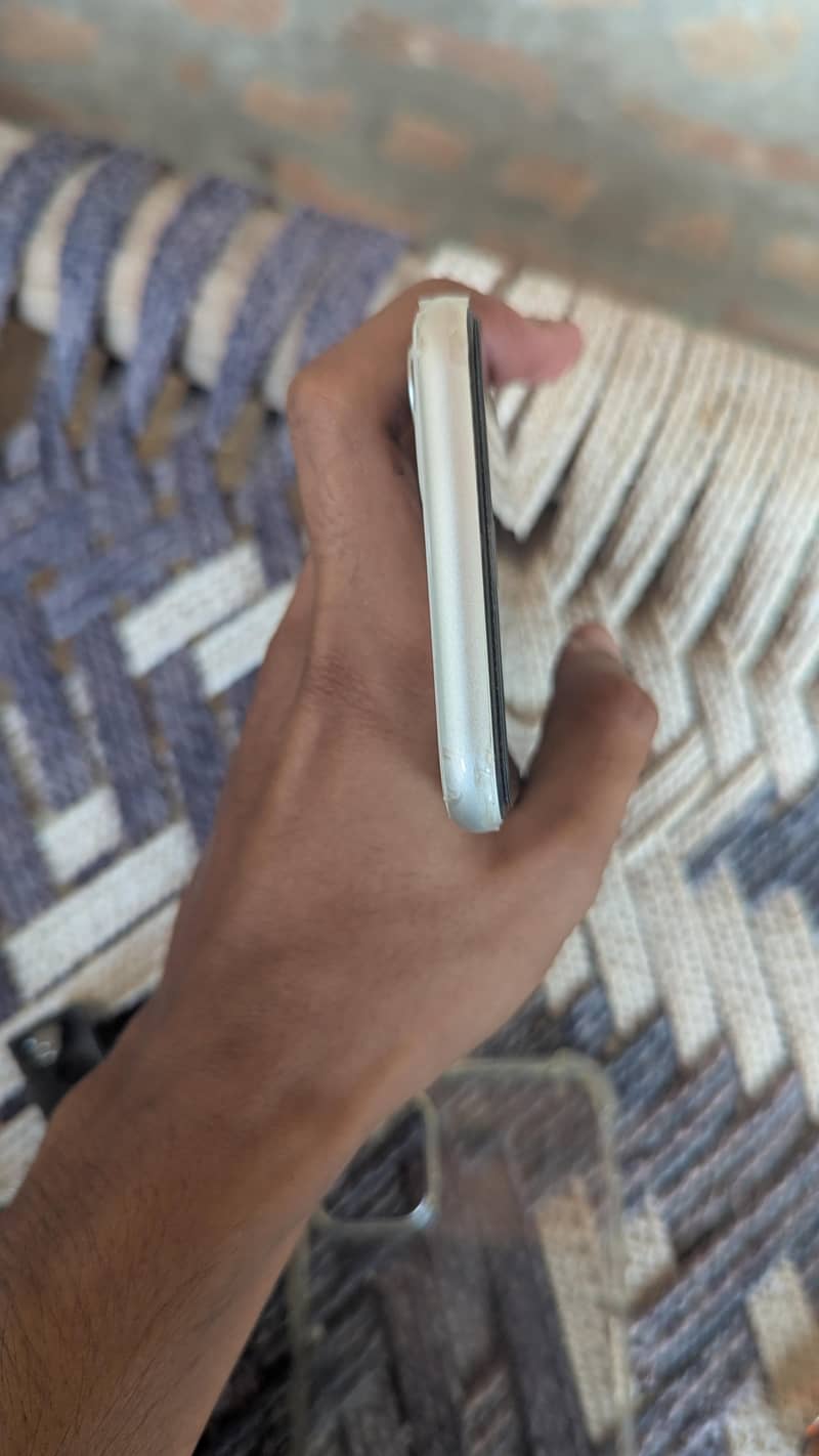 Apple iPhone 11 3