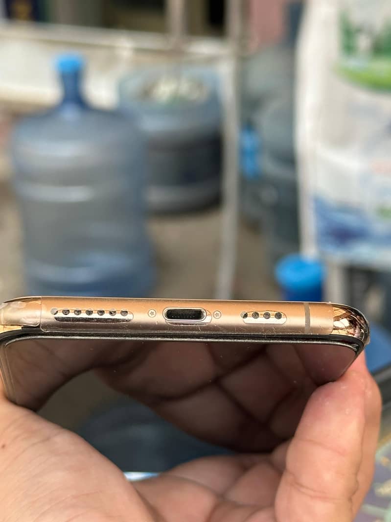 Apple iPhone 11 Pro Max 2