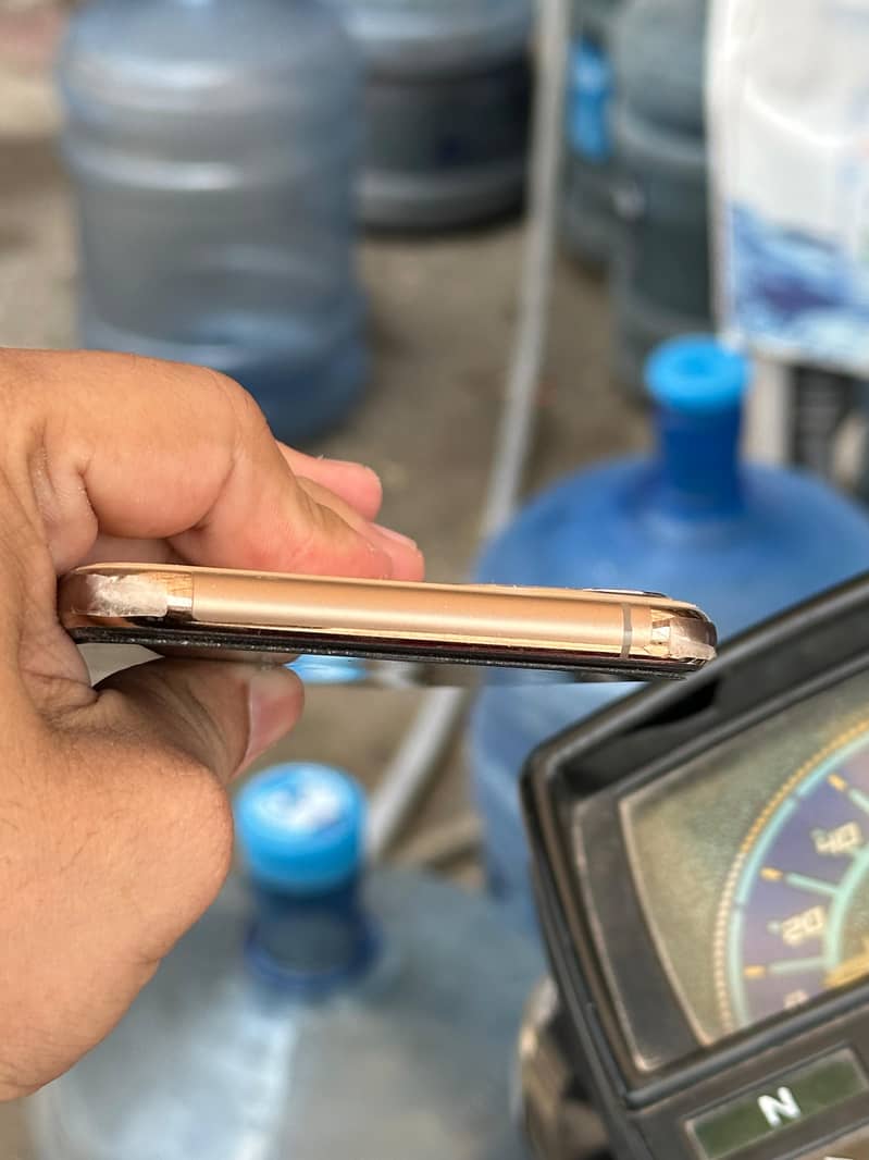 Apple iPhone 11 Pro Max 4
