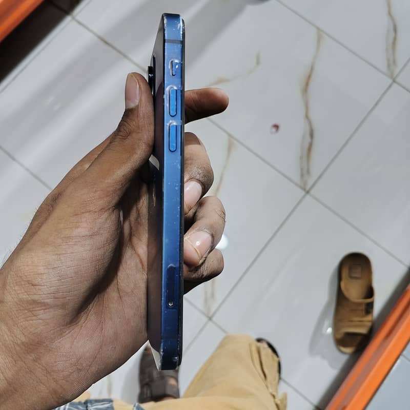 Apple iPhone 12 5