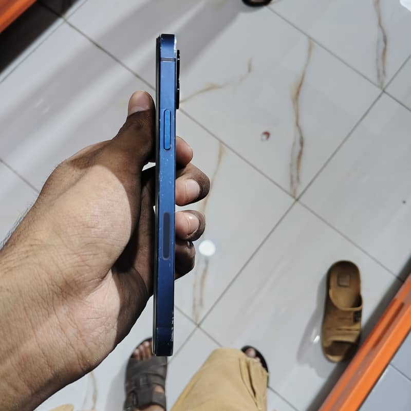 Apple iPhone 12 6