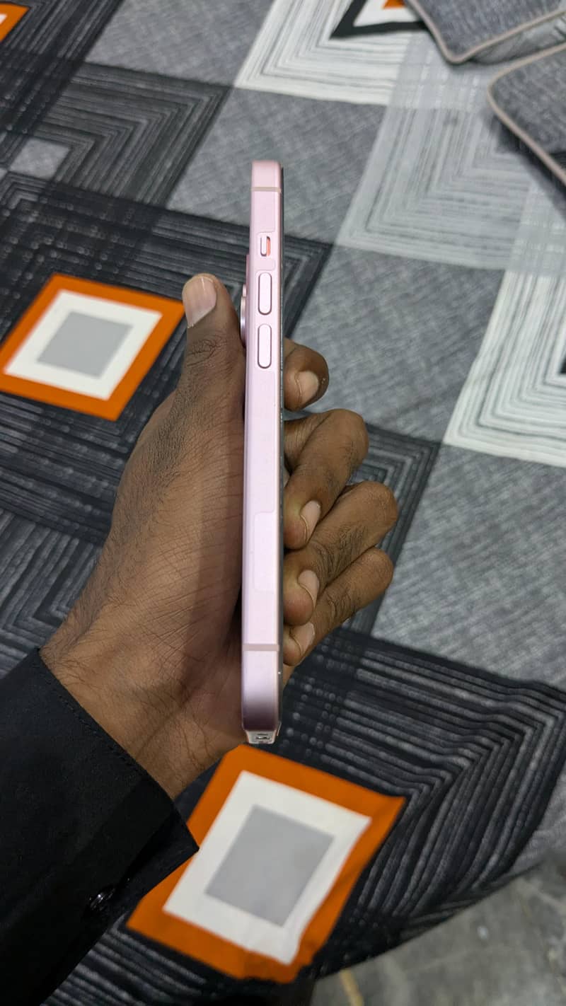 Apple iPhone 15 4