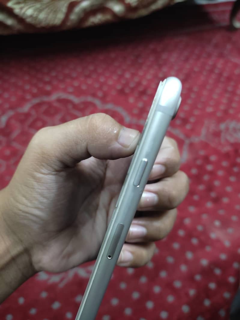 Apple iPhone X 4