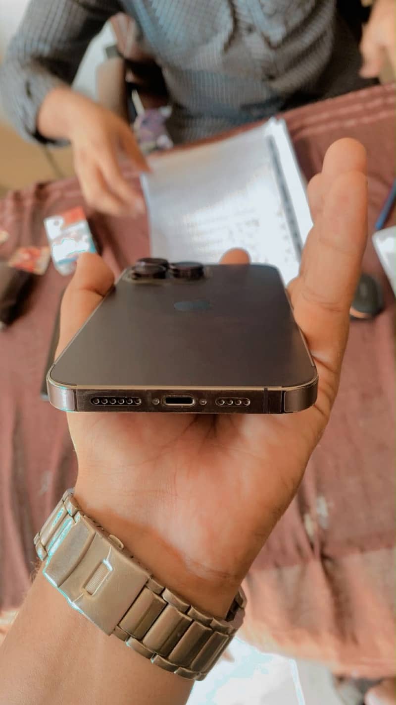 Apple iPhone 14 Pro Max 1