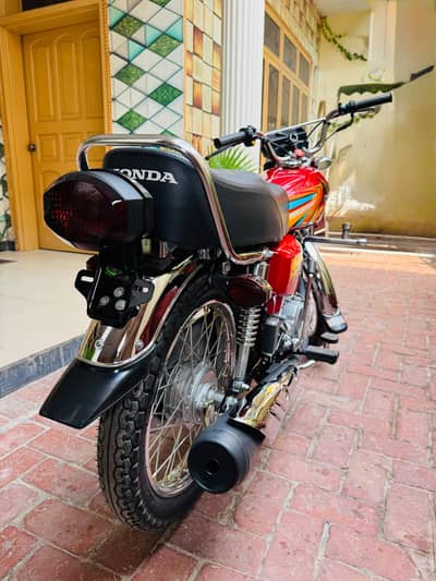 Showroom Condition Bike Minor use ( for sale 0316 4211272 )