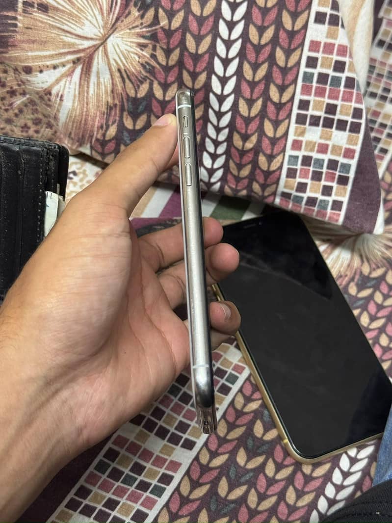 Apple iPhone X 3