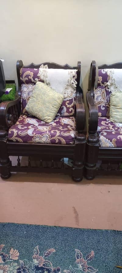 interested people contact only urgent sale 5 seater sofa set original