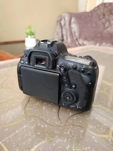 CANON 6D MARK II WITH 85MM