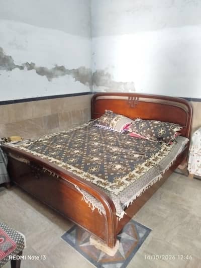 Solid Wooden King Size Bed (6.5 x 6.5 ft) – Excellent Condition