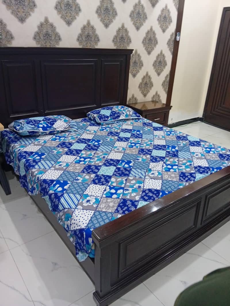 king size bed 0