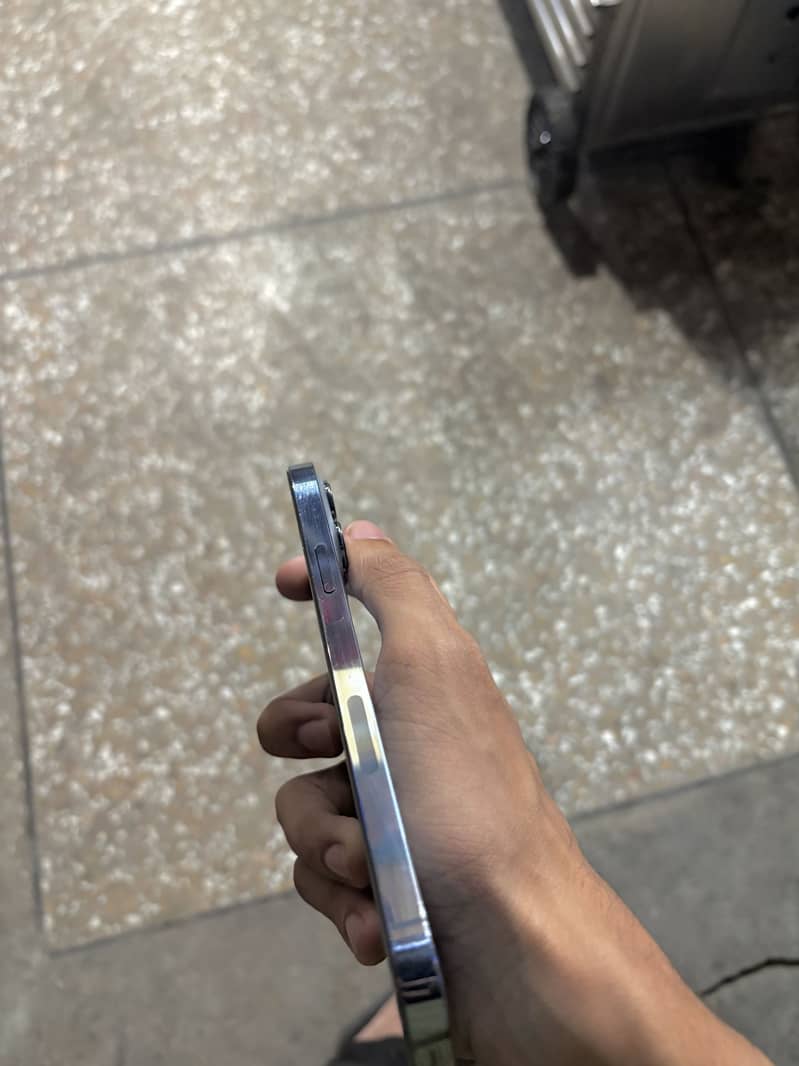 Apple iPhone 13 Pro Max 3