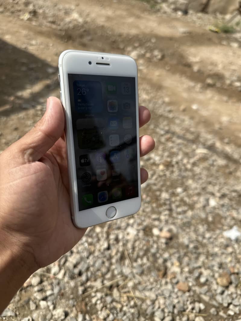 Apple iPhone 8 1