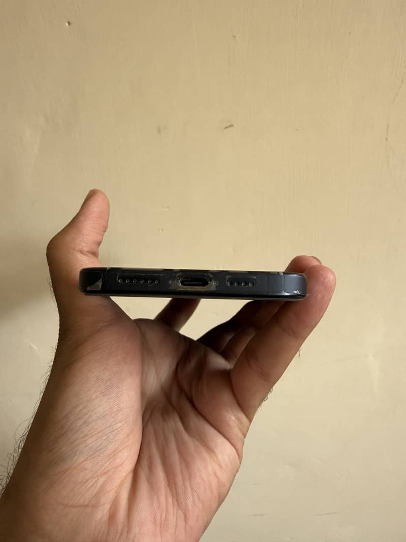 Apple iPhone 15 Pro Max 2