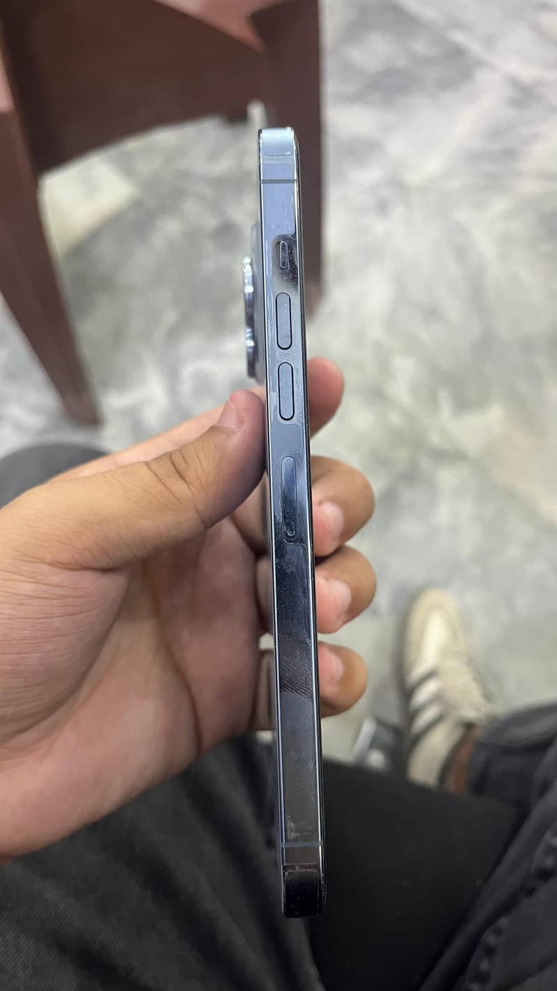 Apple iPhone 13 Pro Max 4