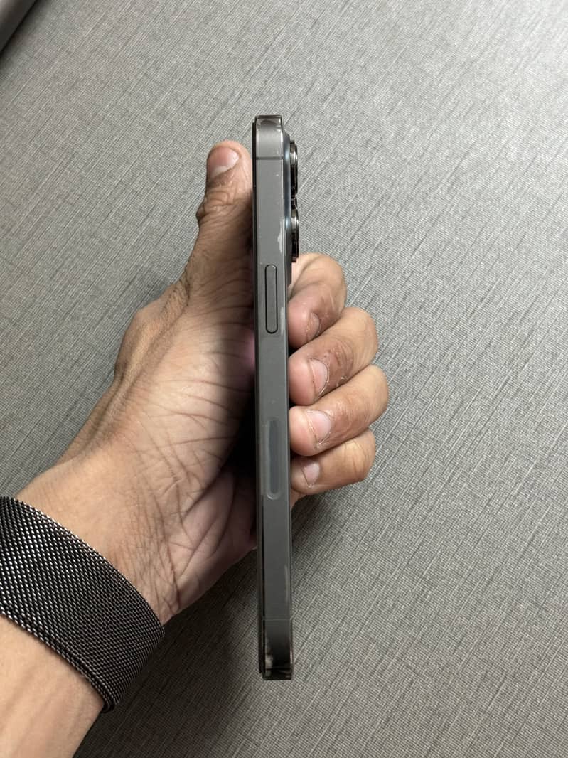 Apple iPhone 13 Pro 2