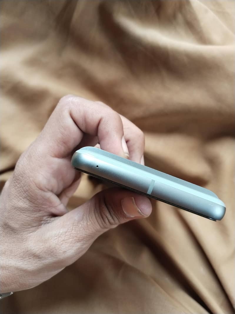 Google Pixel 8 4