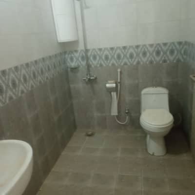 Modal TWON link road ONLY BACHLER 4 MARLA UPER PORTION 2 BAD FOR RENT