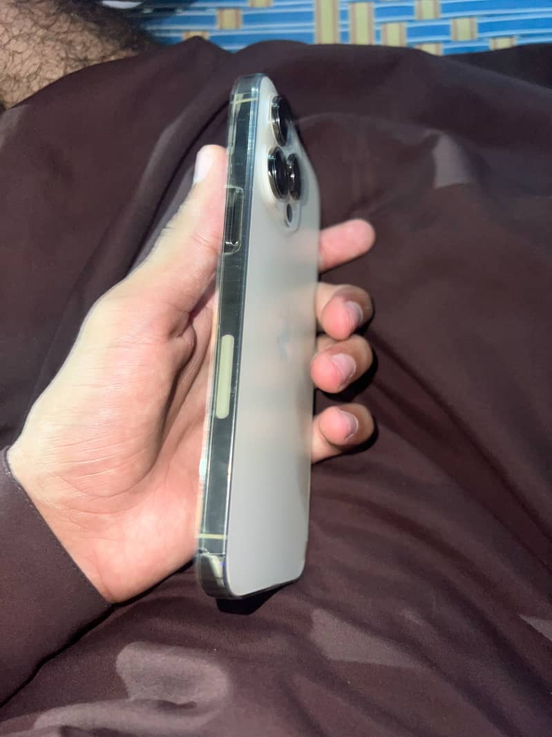 Apple iPhone 14 Pro Max 7