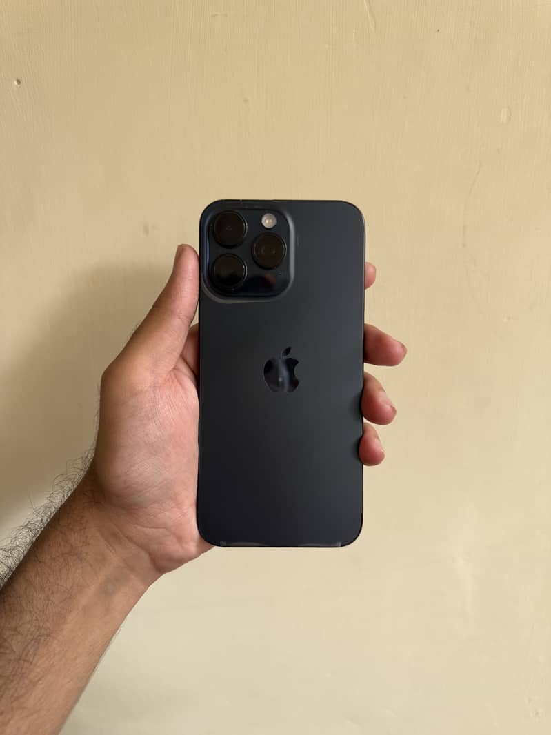 Apple iPhone 15 Pro Max 3