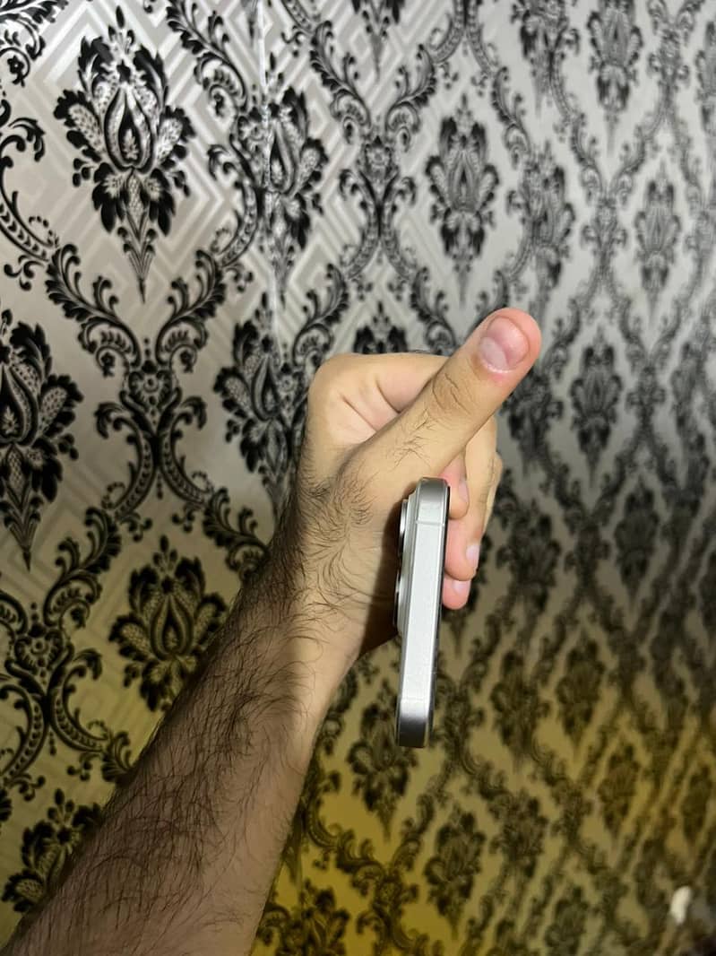 Apple iPhone 15 Pro 4