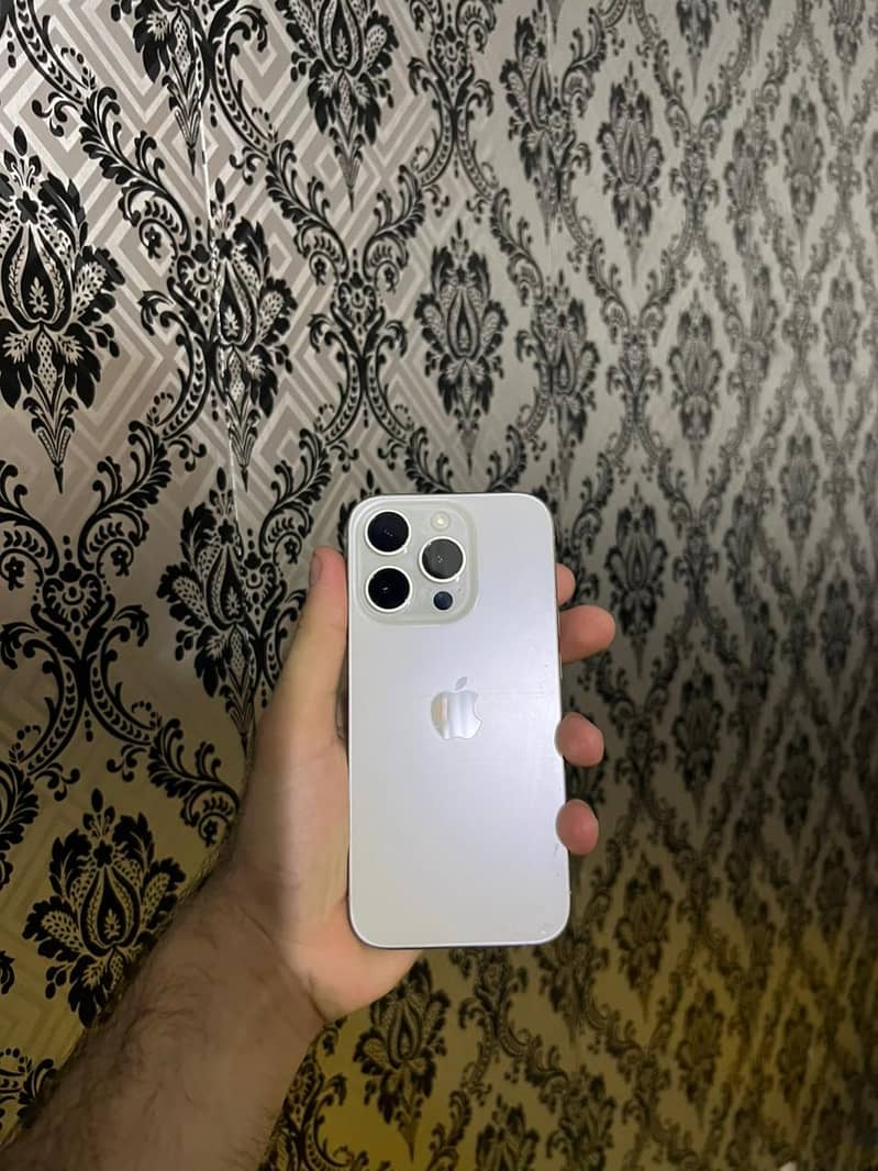 Apple iPhone 15 Pro 6