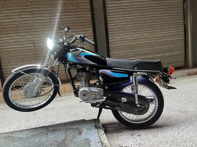 Honda125 2000 km b ni chala howa Islamabad num