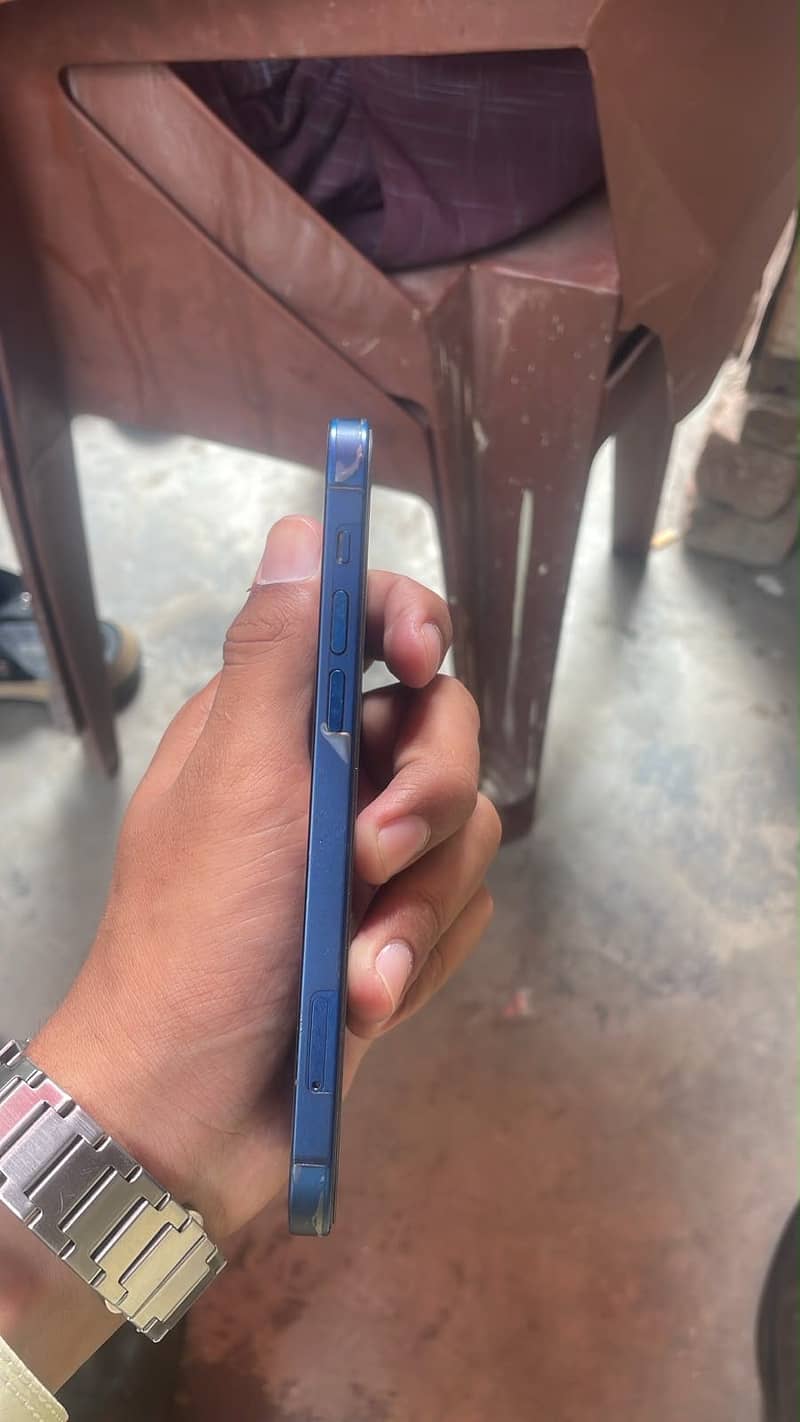 Apple iPhone 12 6