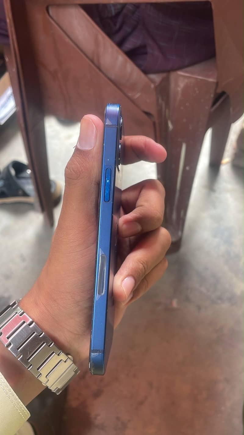 Apple iPhone 12 7