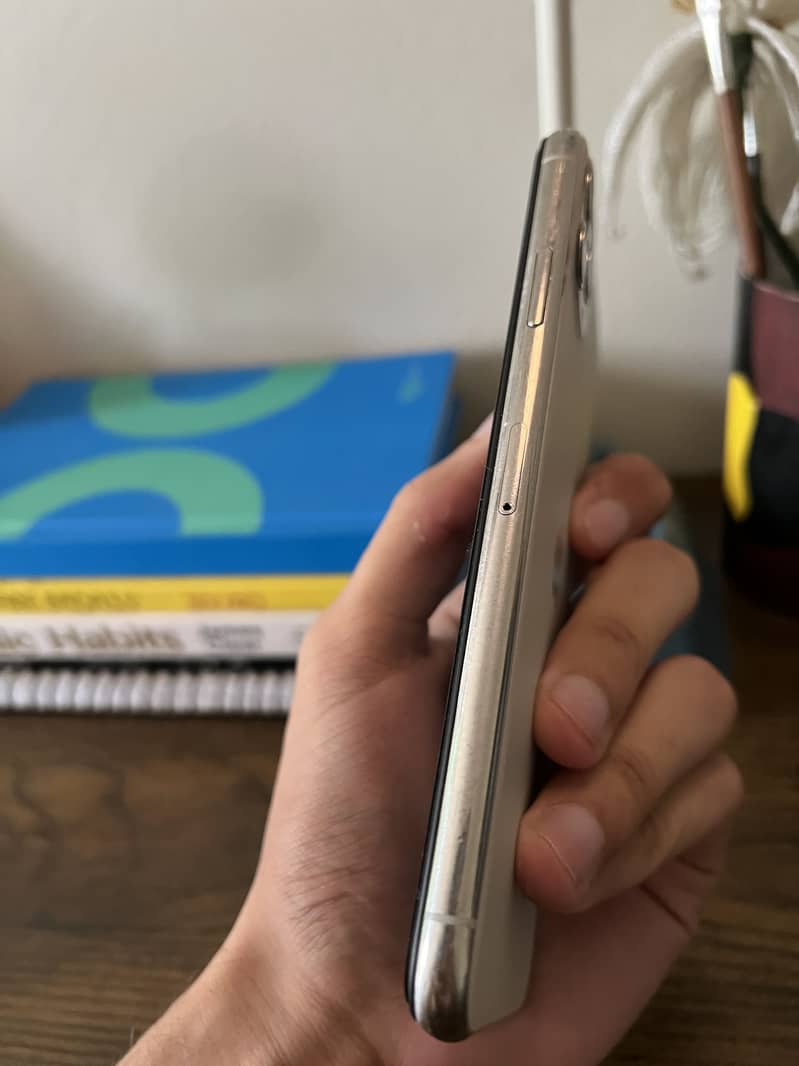 Apple iPhone 11 Pro Max 5
