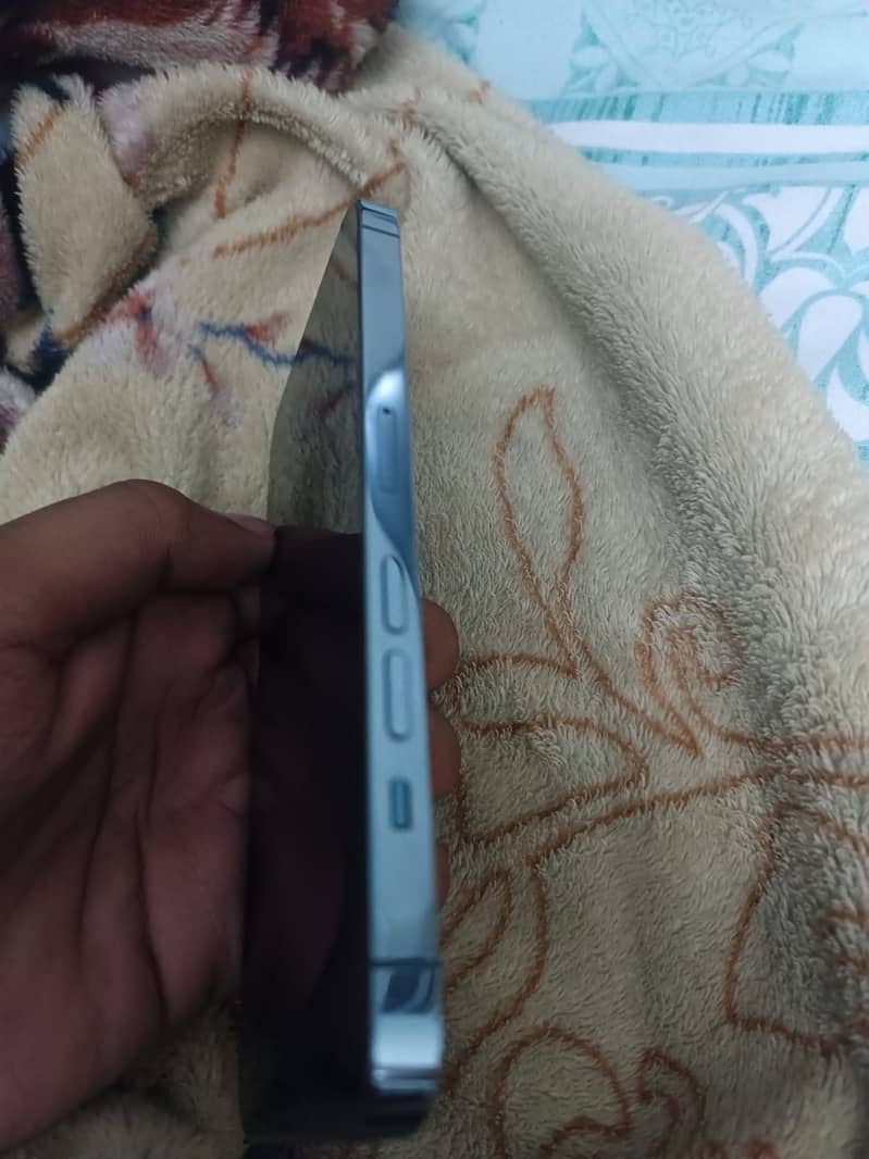 Apple iPhone 13 Pro 2