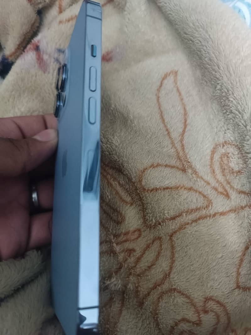 Apple iPhone 13 Pro 4
