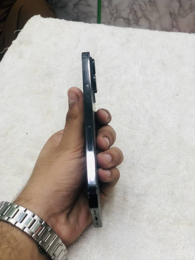 Apple iPhone 14 Pro Max 3