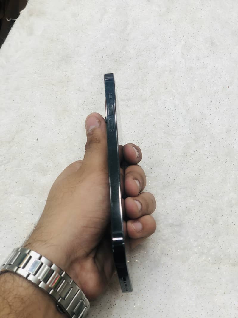 Apple iPhone 14 Pro Max 4